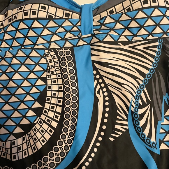 Medium swimsuit with blue black geometric pattern - Picture 4 of 8